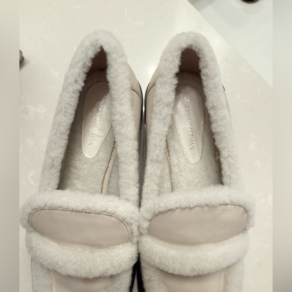 NWOB Stuart Weitzman Ivory Leather and Fur Loafer. Size 9 - Picture 6 of 13